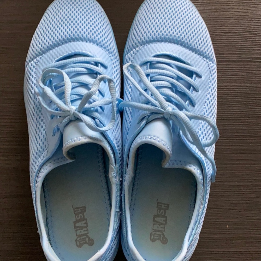 Light blue airy type sneaker